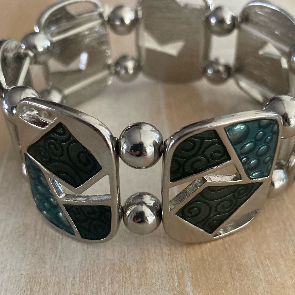 New CJ Banks stretchy silver/green bracelet
